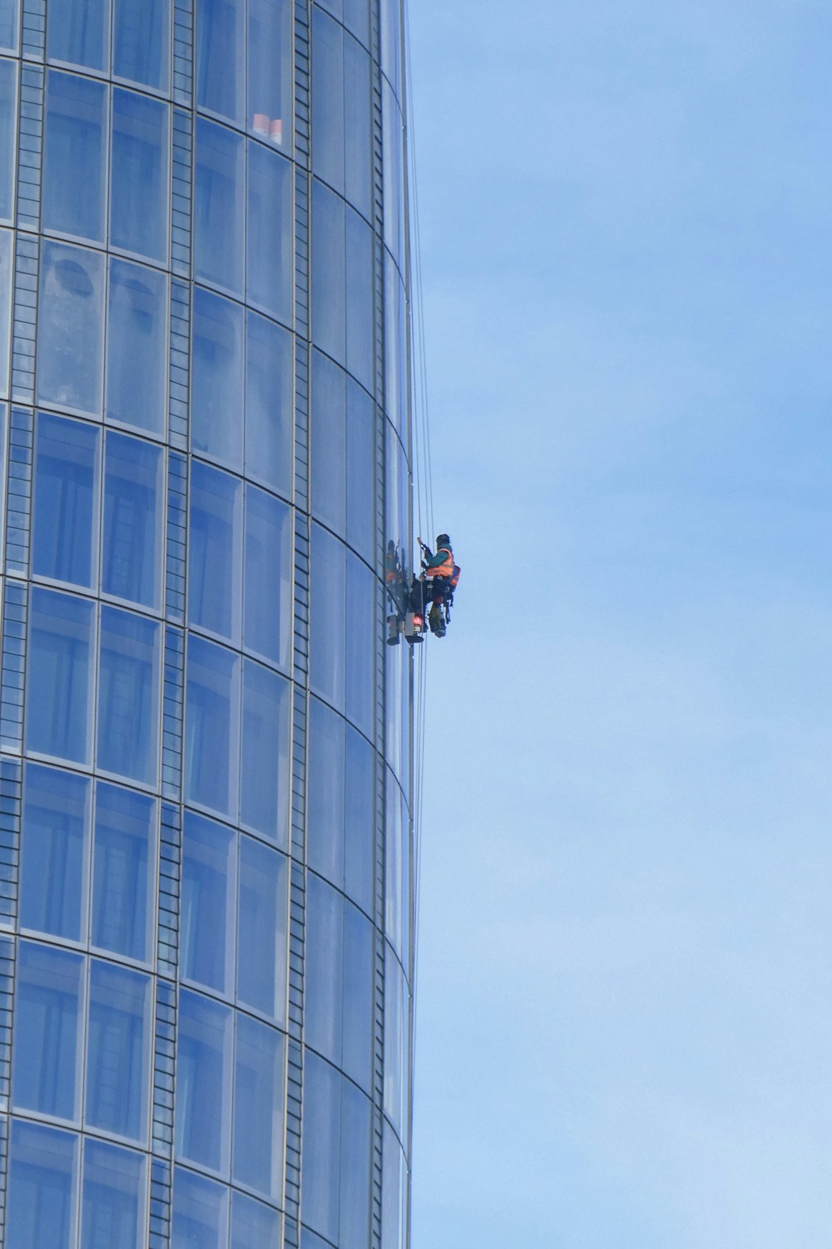 Glass facade cleaning (per 100 sqft)
